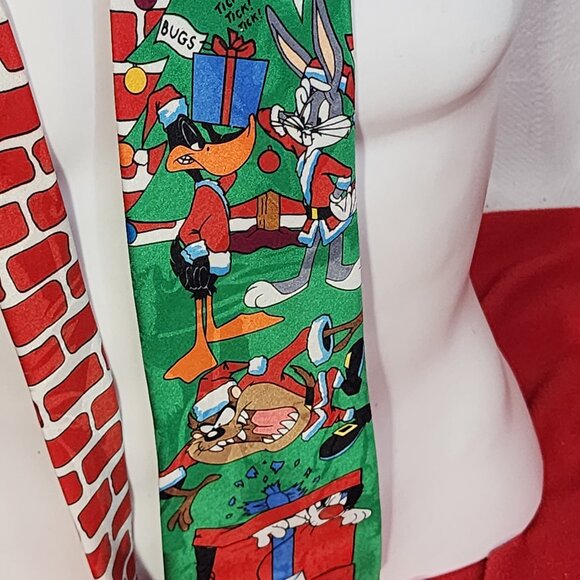 Looney Tunes Mania Red and Green Fireplace Holiday Character Vintage Poly Tie - Picture 8 of 16
